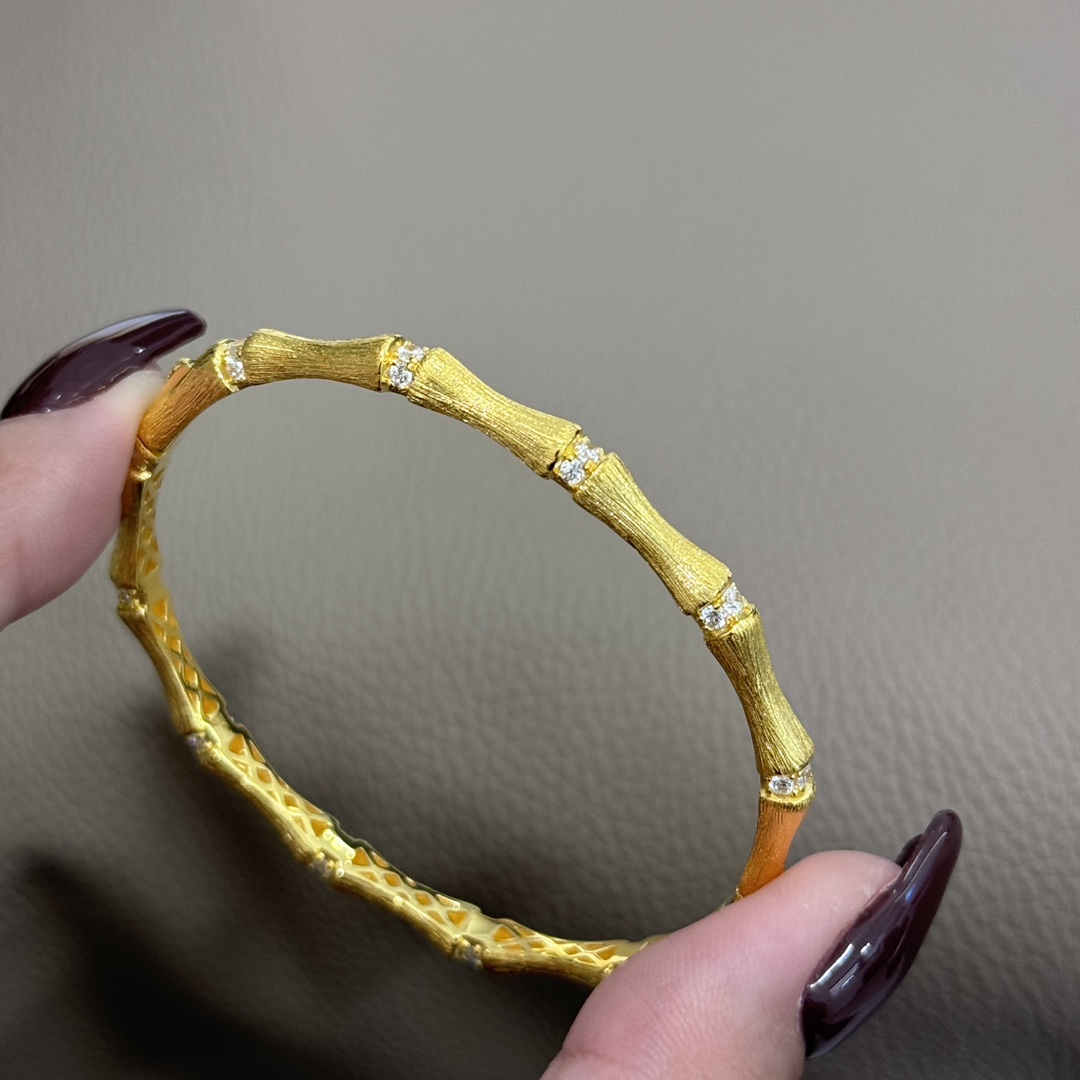 
A4686 👑独立设计师款 火爆🎉时尚圈 精致 竹节 拉丝手镯 高端定制925纯银微镶顶级工艺 18K