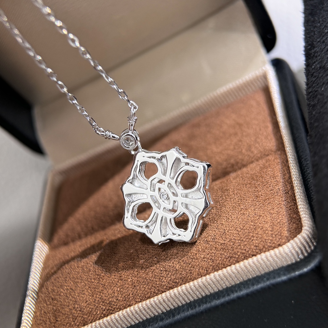 布契拉提 新款 复古歌剧院布契风中古风 四叶草项链 白金拼黄金色镂空设计 高级意大利宫庭风 925纯银 18k金镶嵌7A高碳钻 复古美 7