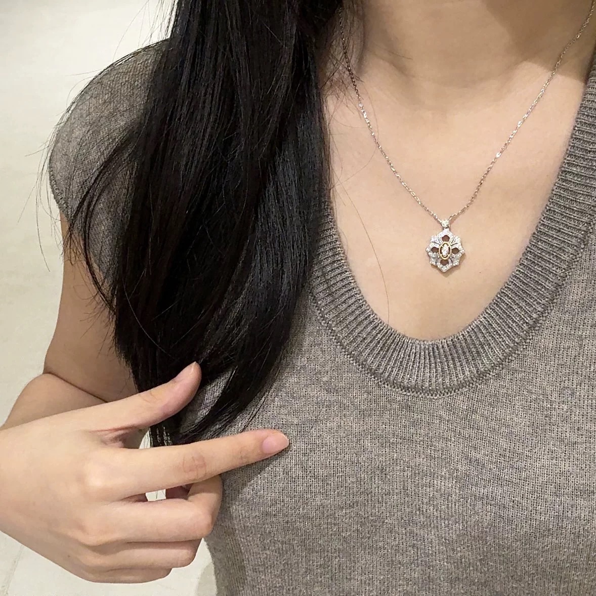 布契拉提 新款 复古歌剧院布契风中古风 四叶草项链 白金拼黄金色镂空设计 高级意大利宫庭风 925纯银 18k金镶嵌7A高碳钻 复古美 3