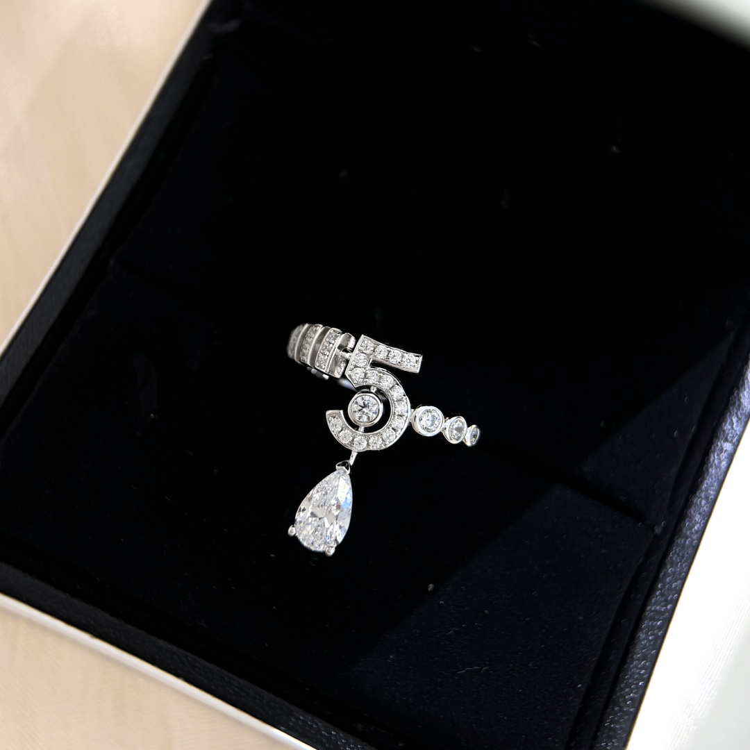 Chanel luxury ring 8