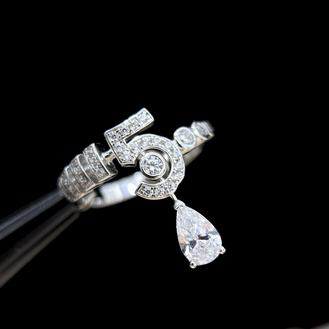 Chanel luxury ring 4