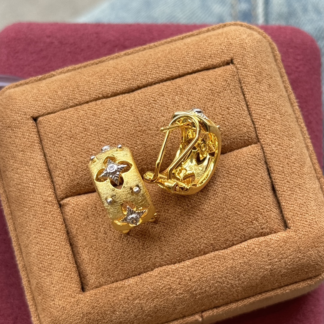
A3939 👑中古系列 新款 复古拉丝 镂空 四叶草 🍀分色耳拍 白金拼黄金色镂空设计 高级意大利宫庭