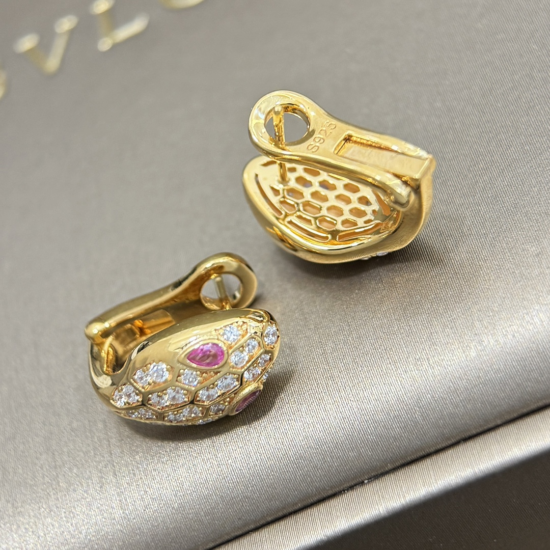 
A1835  👑BV家 高级珠宝 🐍蛇 系列 奢侈 灵蛇 耳拍 大方得体 耳环 超美单品银色蛇纹搭配👍