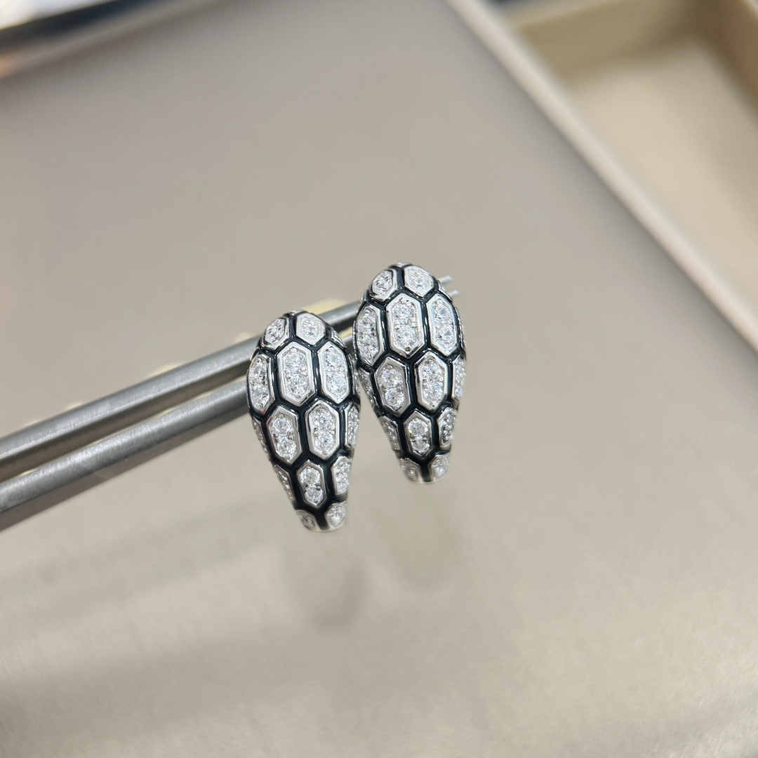 
A5225  👑高级珠宝 🐍灵蛇系列 奢侈 菱格 珐琅 蛇形 耳拍 大方得体 耳环 超美单品银色蛇纹搭