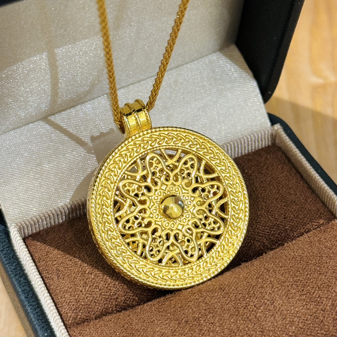 
A5233 👑 独立设计师款 新中式八宝罗盘转运吊坠项链女高级感轻奢小众毛衣链百搭秋冬配饰 老师傅手工