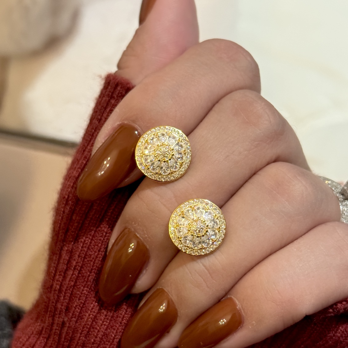 
A5249 👑 独立设计师款 新中式 罗盘 满钻 耳钉 女高级感轻奢百搭秋冬配饰 老师傅手工精雕细琢 