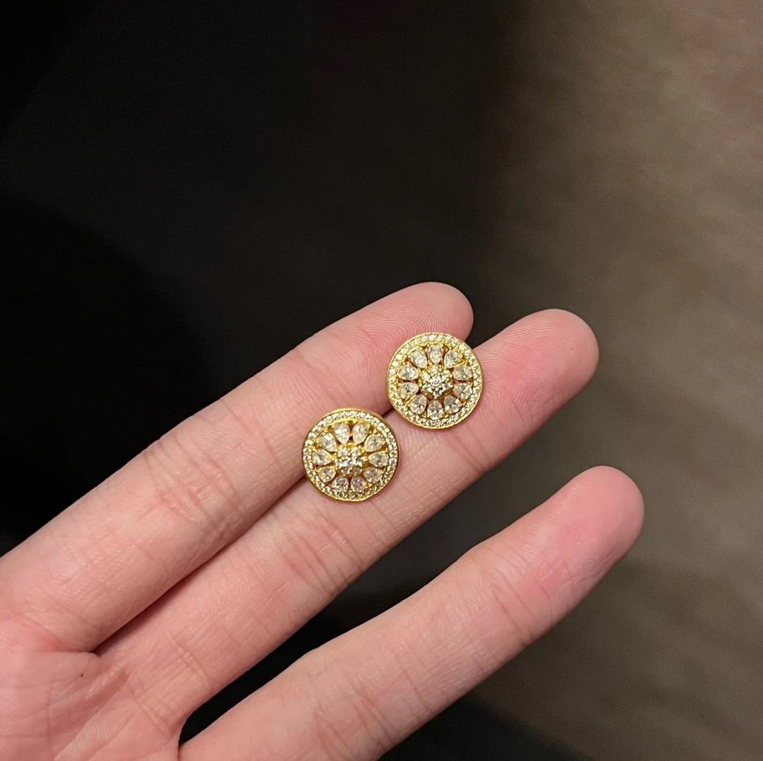 
A5249 👑 独立设计师款 新中式 罗盘 满钻 耳钉 女高级感轻奢百搭秋冬配饰 老师傅手工精雕细琢 