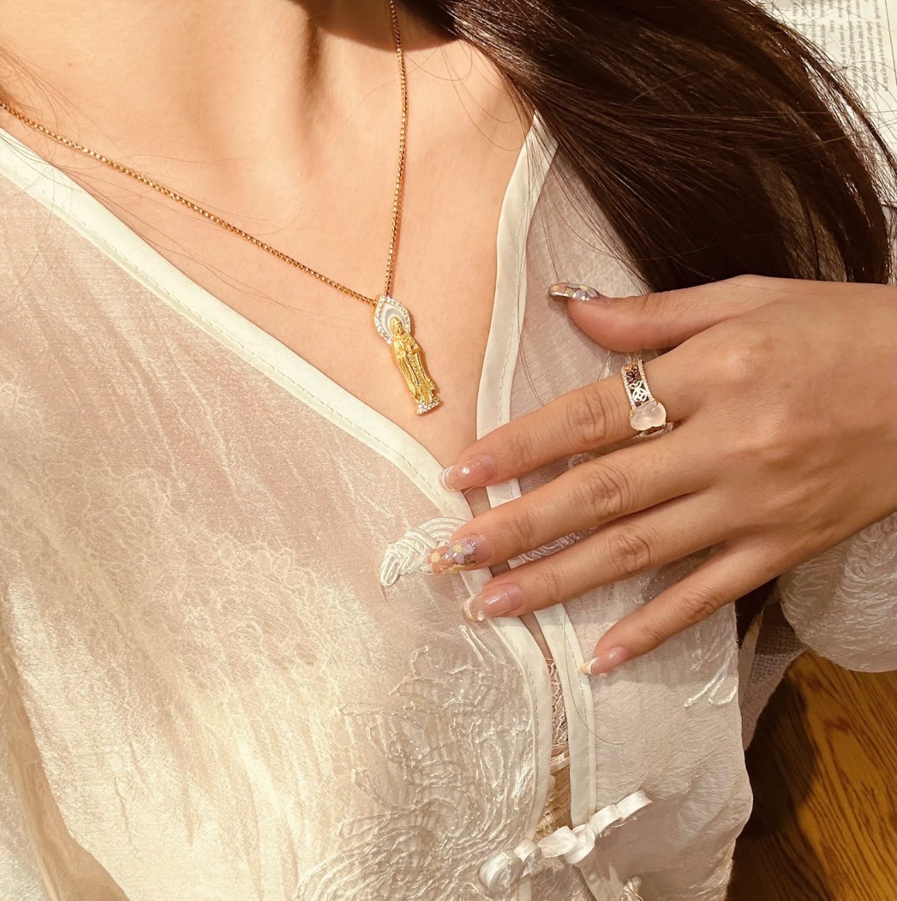 A5248 👑国风潮 随身佛 南海观音 磨砂项链 外层点钻金筒 素金大气 点钻矜贵 适合日常佩戴 通体纯