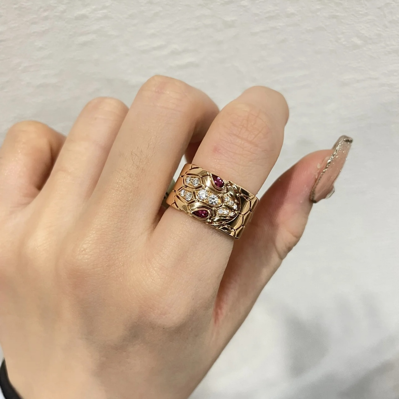 
A5308 👄Bv家 宽版 红宝石 蛇头戒指 最高工艺珠宝级别 高端顶级925纯银微镶 厚金打造成 老
