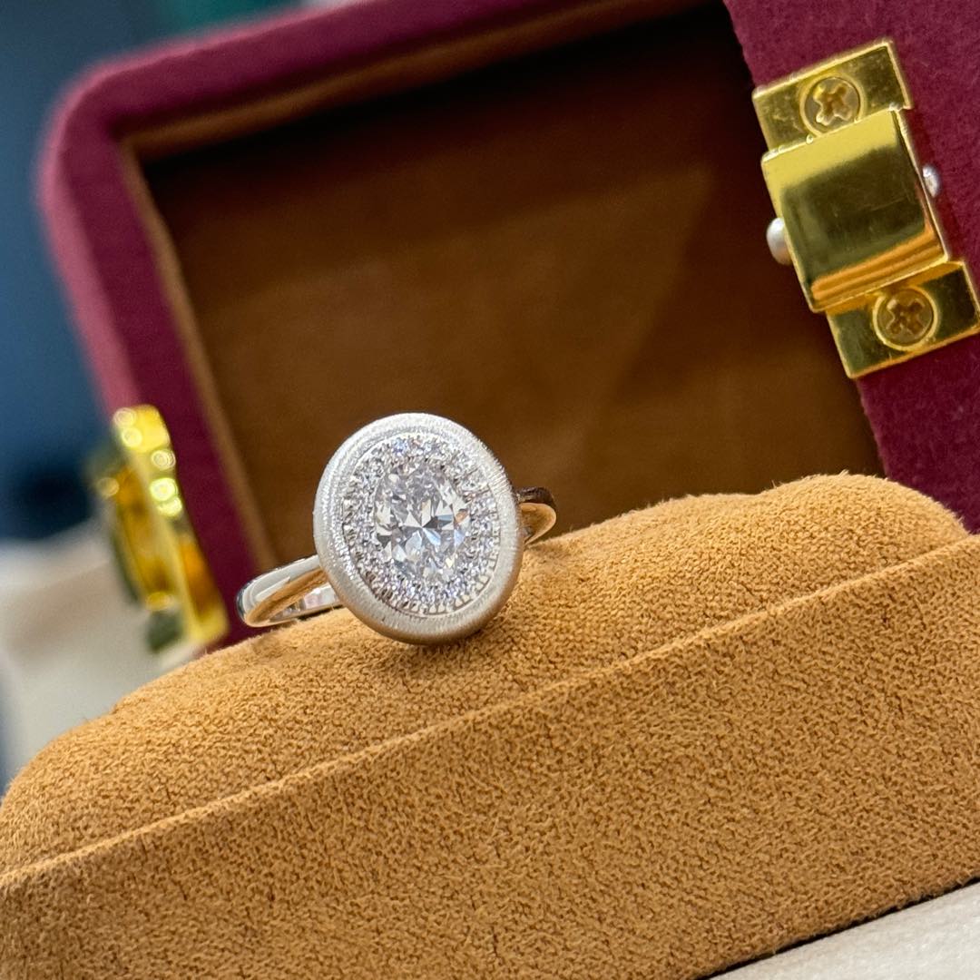 
A5343  👑 【仿真钻】鸽子蛋 钻石💎拉丝 戒指用钻石的切割工艺来切割人工钻，一定要入了去感受一下