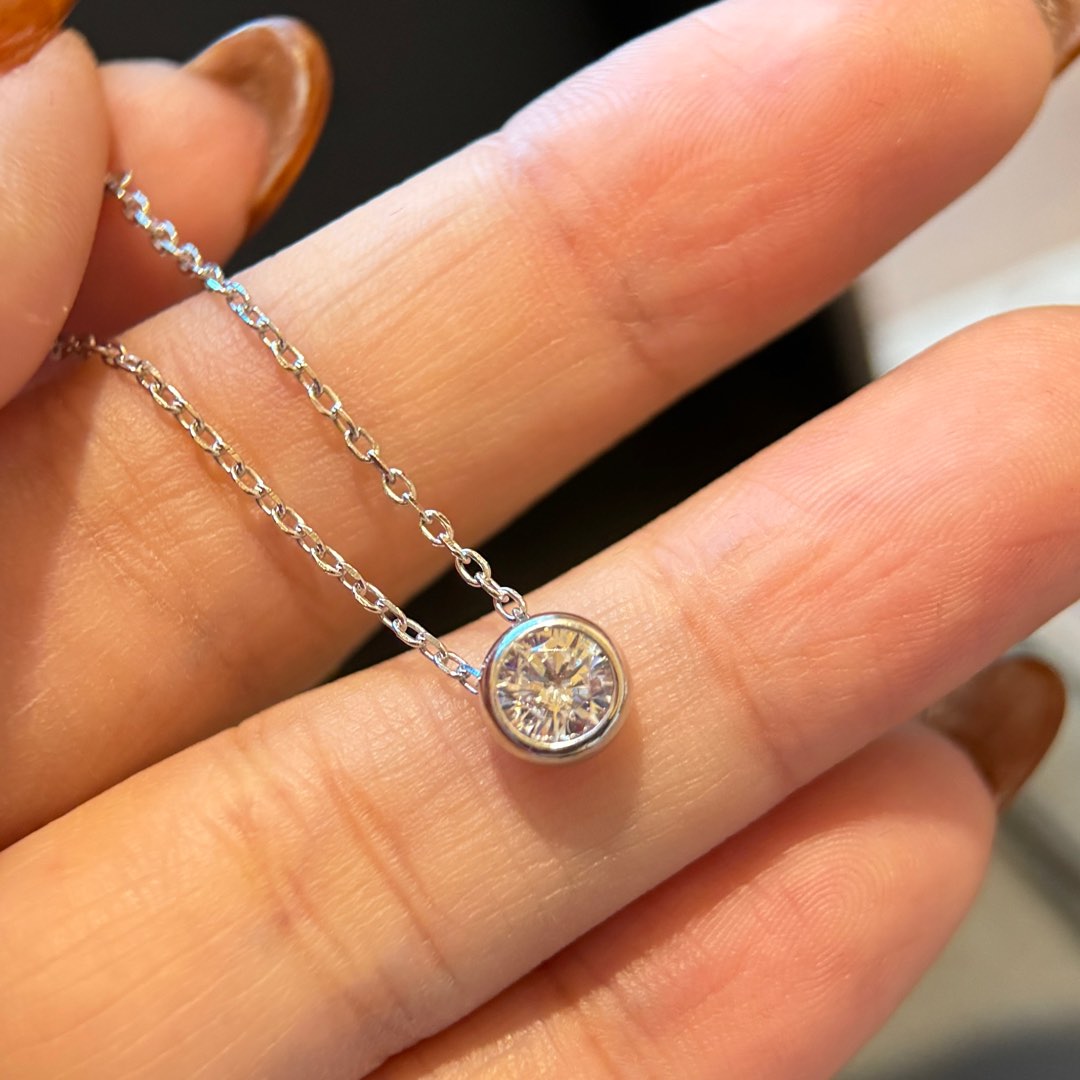 👑T家 经典叠戴 单钻 一克拉 小气泡项链 【经典百搭，任何着装都能驾驭】采用德国进口材质，特别推荐，上