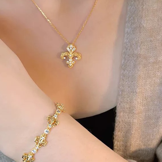A5258 ✨古法黄金工艺 皇冠 鸢尾花 项链 原版925纯银电镀18K 点缀八心八箭高碳钻 颗颗都是光