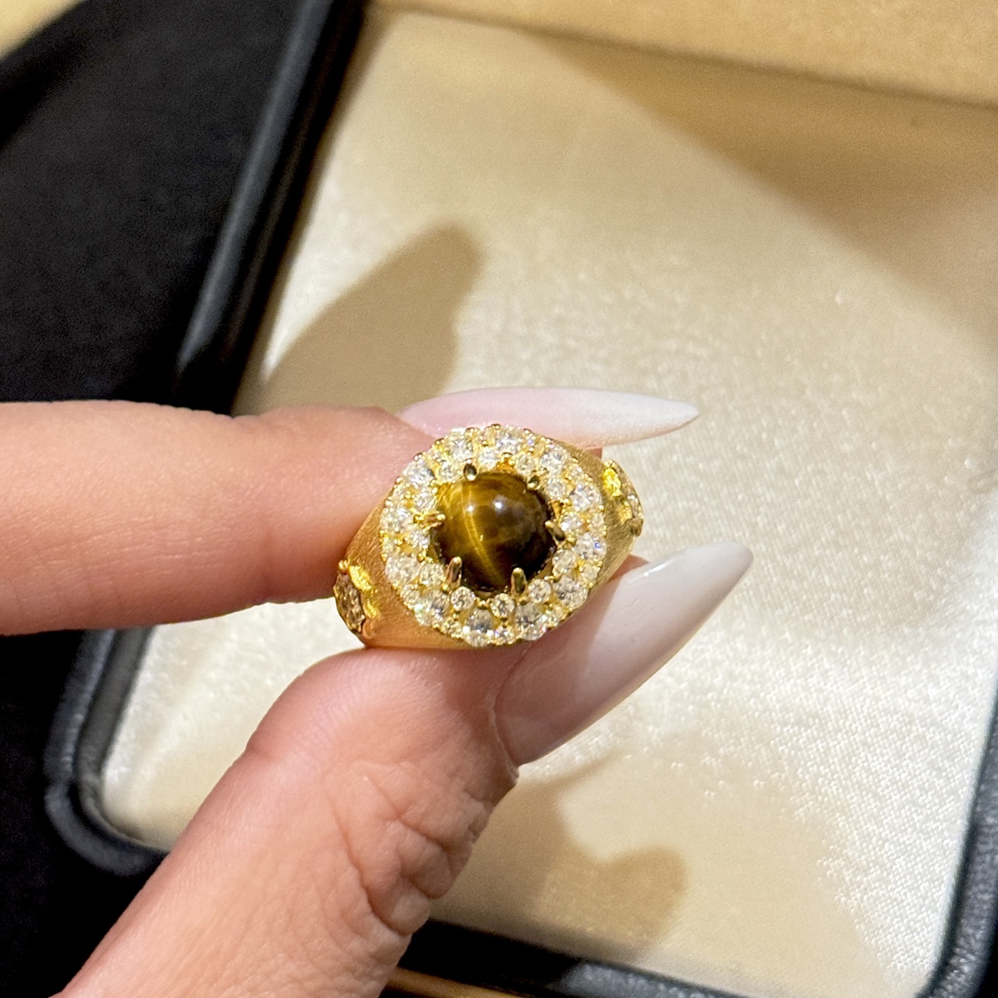 
A5477 👑 中古系列 复古风 虎眼石 双排钻 拉丝 黄金戒指 立现惊喜🎉 非常精工 进口S925纯