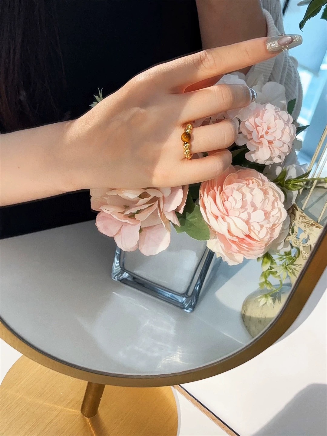  
A5535 👑 梵家 今年流行的渐变色 大牌明星同款 虎眼石 珠珠💍 戒指 新品出不停～ 通体925