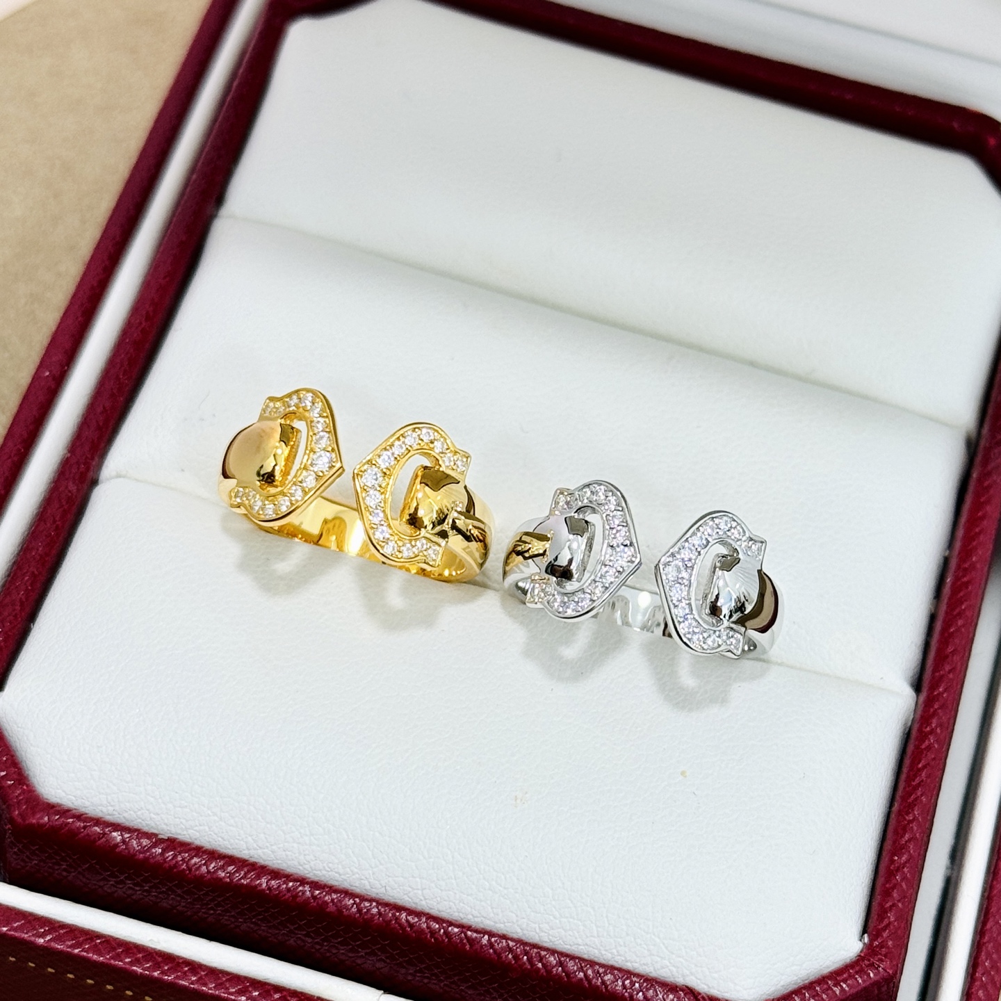 
A5511👄卡家 新款 天使之吻 开口戒指 如图可见有多闪 独家订制锆石镶嵌顶级品质 微镶进口925纯