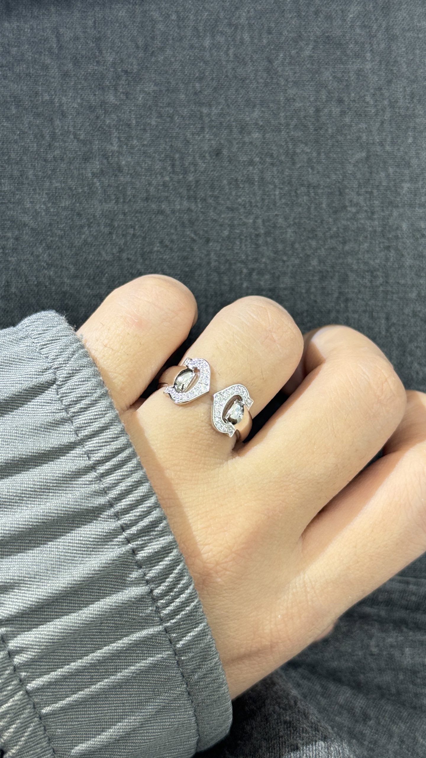 
A5511👄卡家 新款 天使之吻 开口戒指 如图可见有多闪 独家订制锆石镶嵌顶级品质 微镶进口925纯