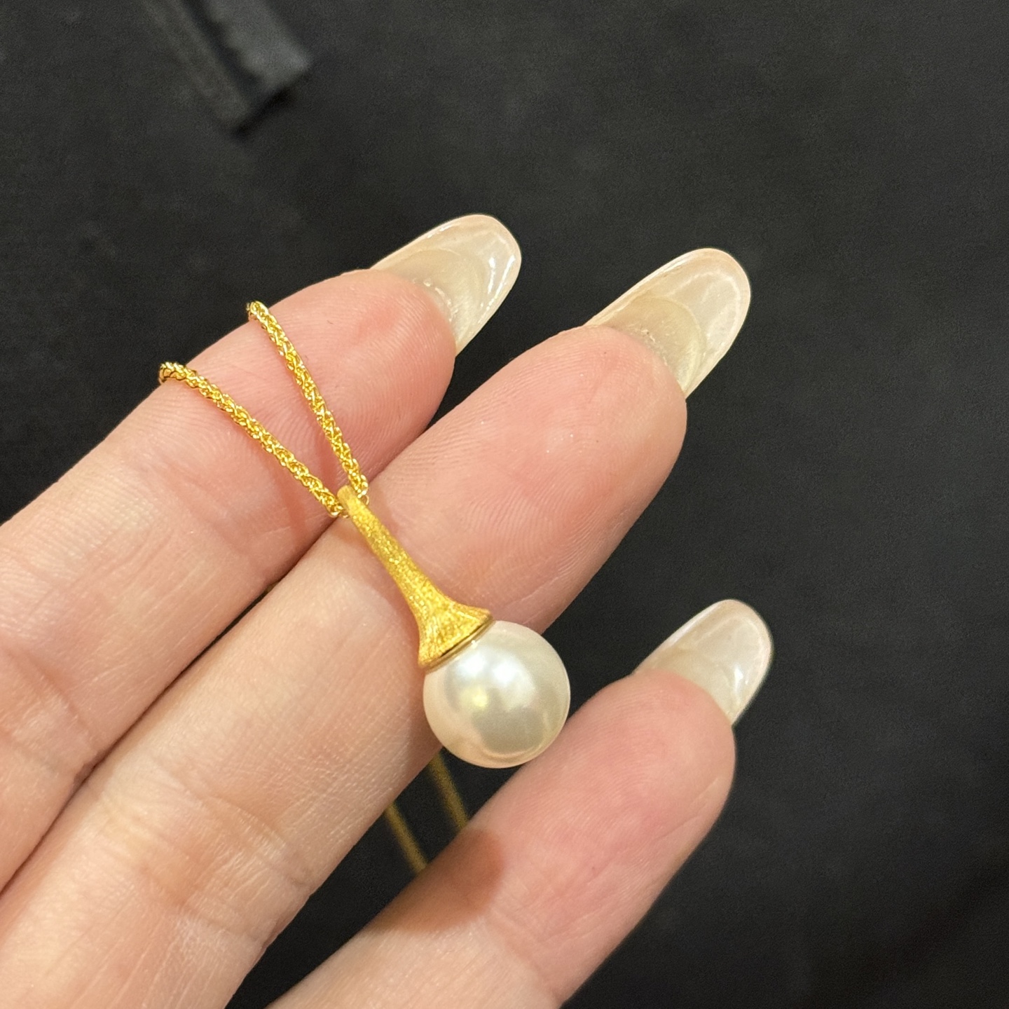 项链独立设计师 新款 灯泡 珍珠 拉丝耳钉 雍容的设计，奢华高贵 非常好看 上耳漂亮 通体S925纯银镶