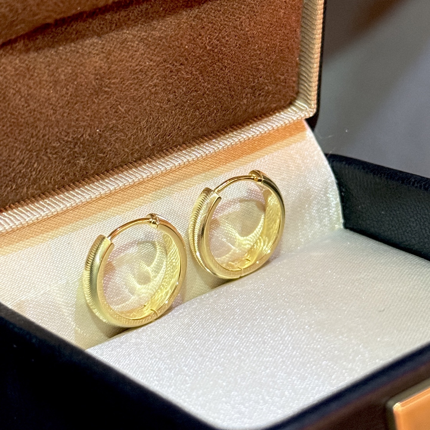 
A4835   👑 中古系列 猫眼 拉丝 耳环 立现惊喜🎉 非常精工 进口S925纯银材质 表层进行C