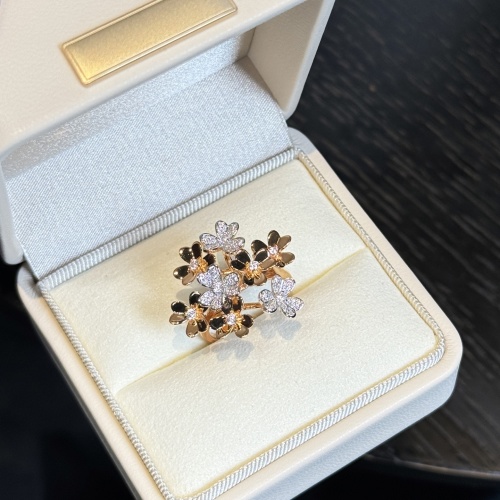 Van Cleef & Arpels Socrate Ring, Clover & Star Design in Silver 1 Van Cleef & Arpels Socrate Ring, Clover & Star Design in Silver