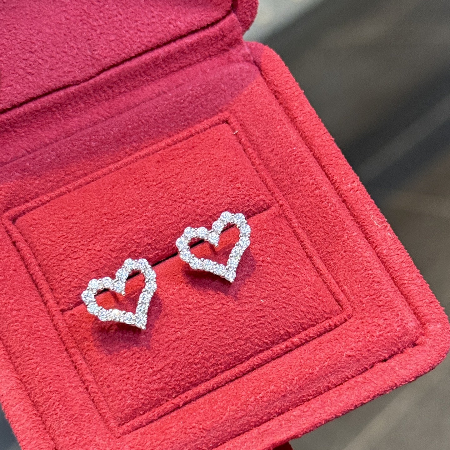 Elegant Heart Stud Earrings with Sparkling High-Carbon Diamonds in 925 Silver 2 i1740916638164 1886 0 0
