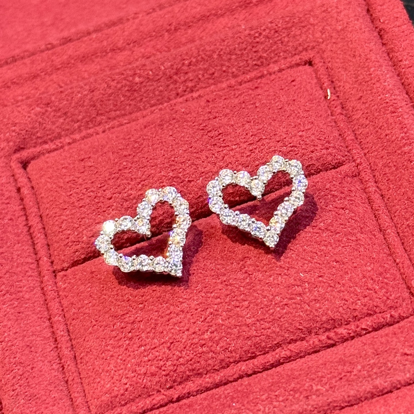 Elegant Heart Stud Earrings with Sparkling High-Carbon Diamonds in 925 Silver 10 i1740916638174 2875 0 6