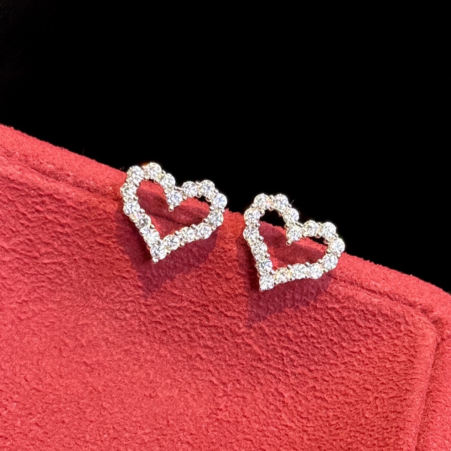 Elegant Heart Stud Earrings with Sparkling High-Carbon Diamonds in 925 Silver 8 i1740916639922 8861 0 3