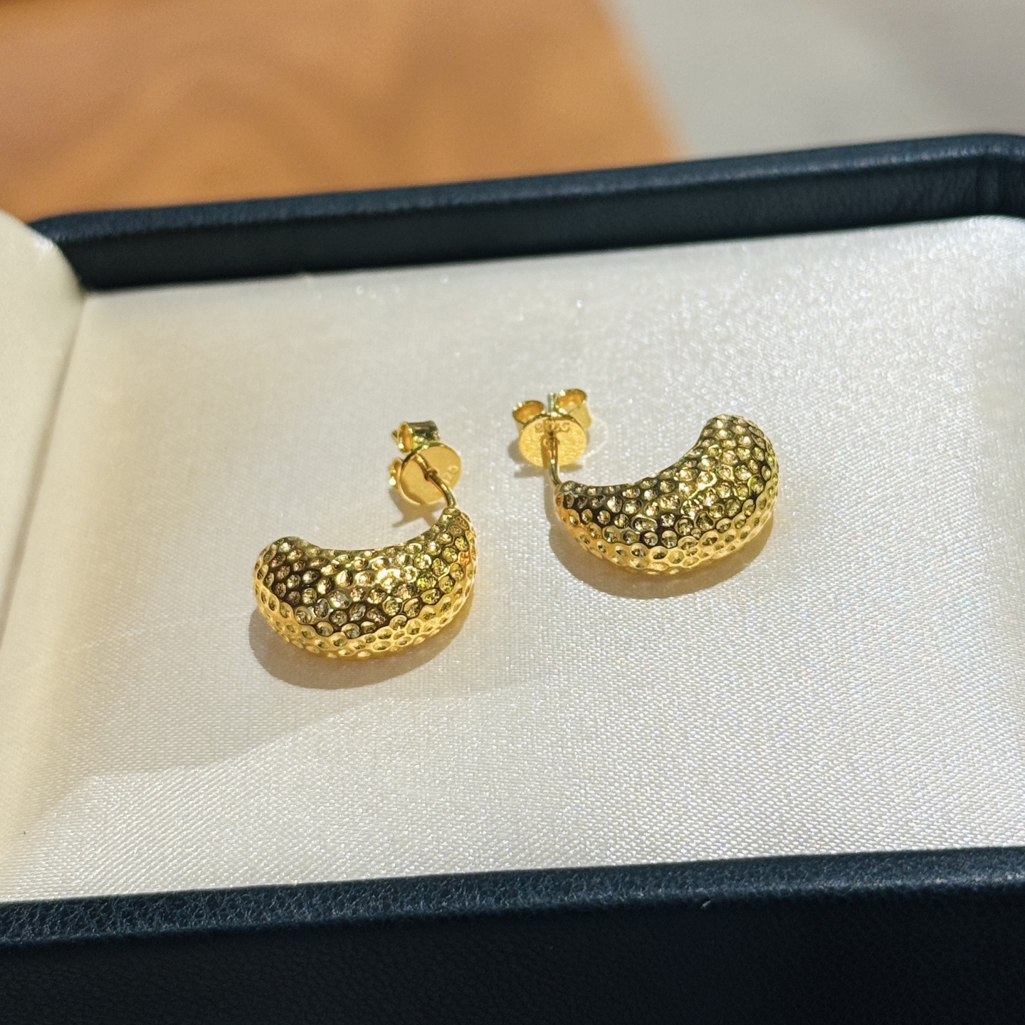 
A5284  👄独立设计师 蚕豆 黄金耳钉 手工千锤百炼 每件都是独一无二 超级超级百搭 经典款永不过