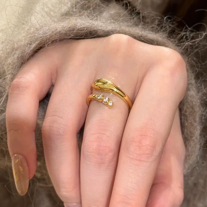  
A5655 👑 独立设计师爆款 中古 欧美风 蛇形 开口戒指 惊艳到这个戒指💍这就是那种一眼就能捕获
