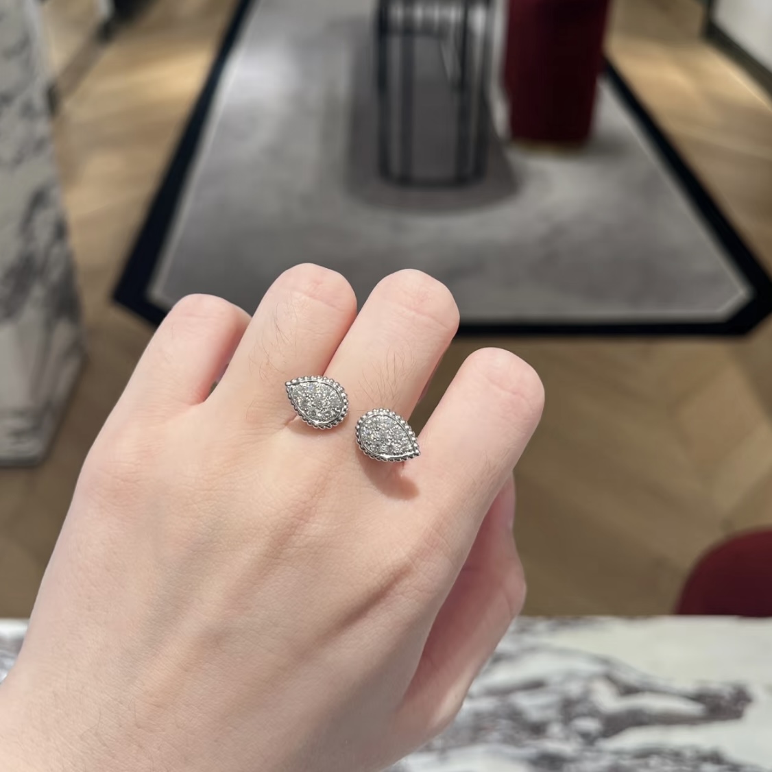 
A5661 👑宝狮龙 新款 水滴 麦穗 开口戒指 充满几何美感💌专为充满时尚感的量身打造，彰显个人搭配