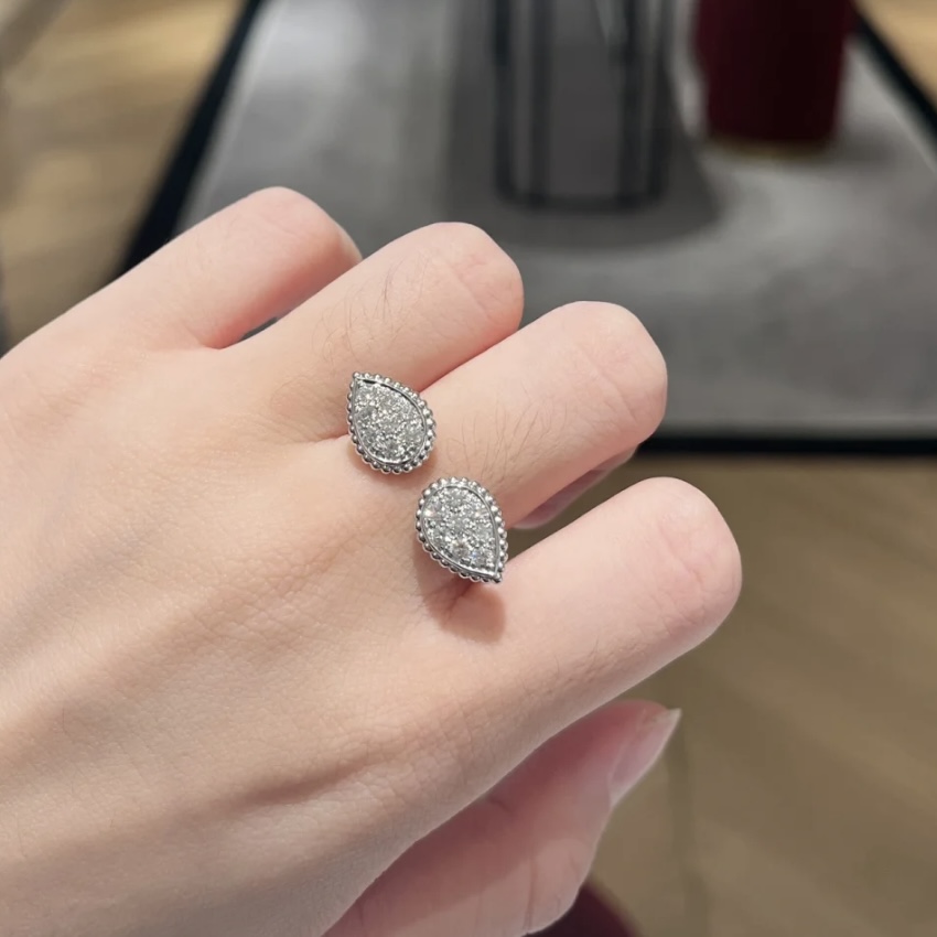 
A5661 👑宝狮龙 新款 水滴 麦穗 开口戒指 充满几何美感💌专为充满时尚感的量身打造，彰显个人搭配