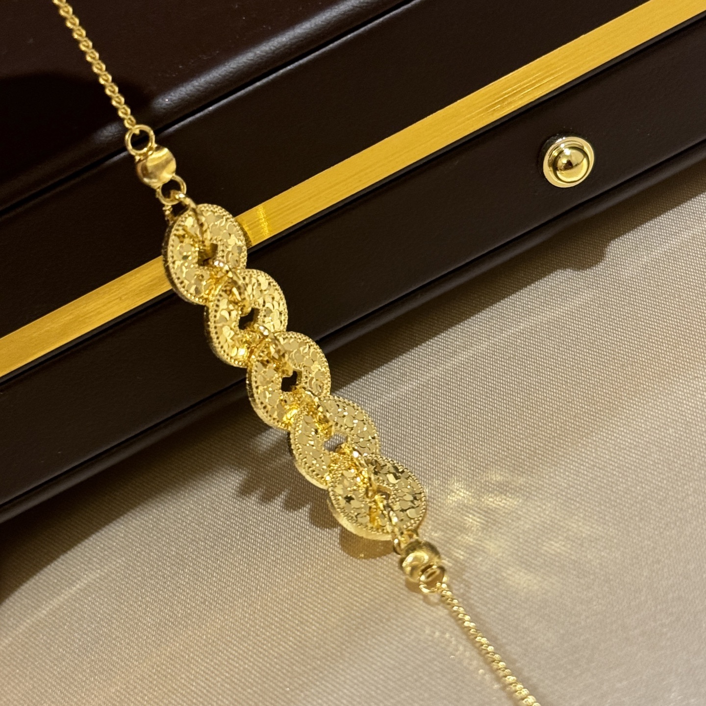 
A5621 👑 古法黄金工艺 《财源滚滚》新中式碎碎冰古法黄金五帝钱手链高级感拉伸可调节 通体S925