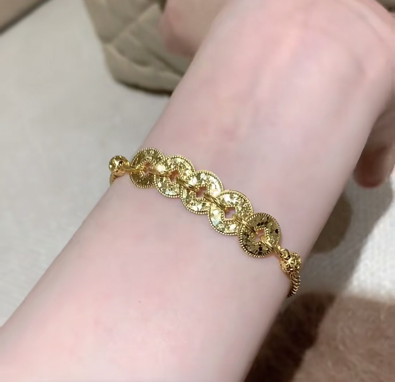 
A5621 👑 古法黄金工艺 《财源滚滚》新中式碎碎冰古法黄金五帝钱手链高级感拉伸可调节 通体S925