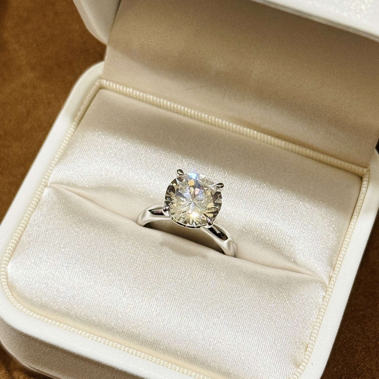 
A5594 👑【仿真钻】浪漫💑💑顶级珠宝 四爪 圆钻 戒指 DR一生挚爱心“或许，陪伴与懂得。一个人最