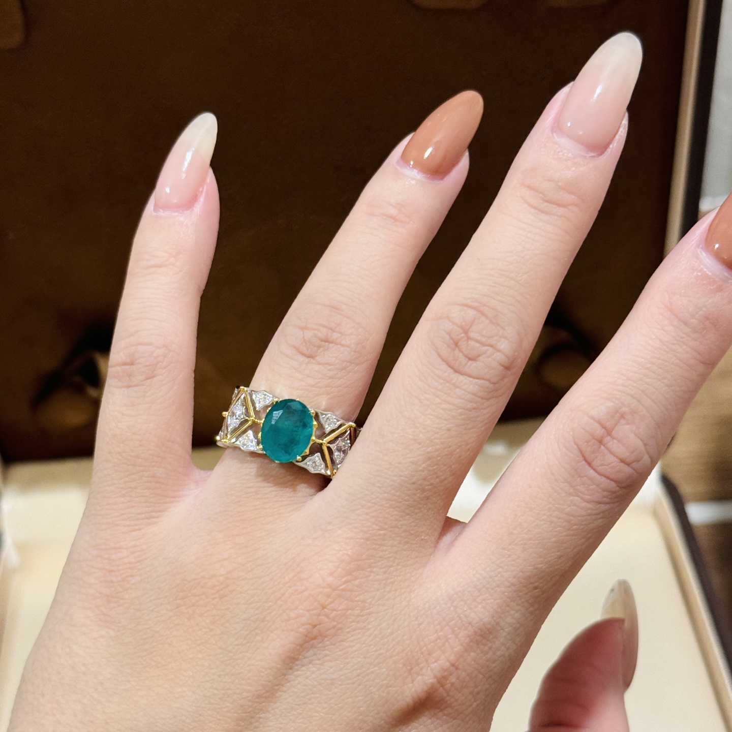 
A3395 👑 新款 帕拉伊巴 霓虹绿 交叉 分色戒指💍 ～通体925纯银材质打造完美搭配 18k 厚