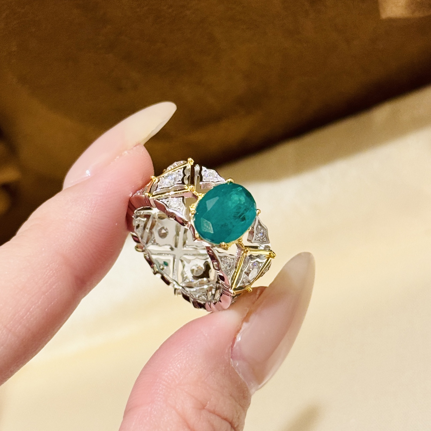 
A3395 👑 新款 帕拉伊巴 霓虹绿 交叉 分色戒指💍 ～通体925纯银材质打造完美搭配 18k 厚