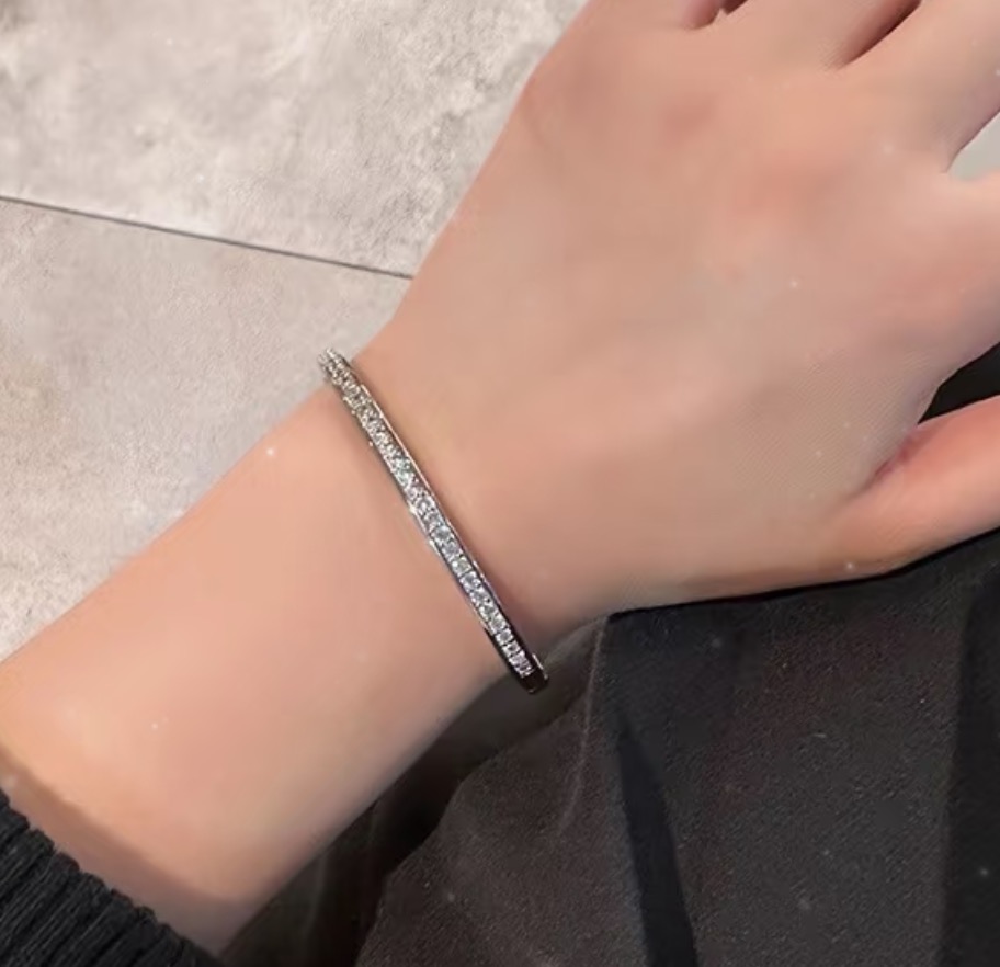 
A5702 👄 新款 单排钻 手镯 简约百搭 五星级推荐啊啊 随时可能断货的款 精选进口原版S925纯