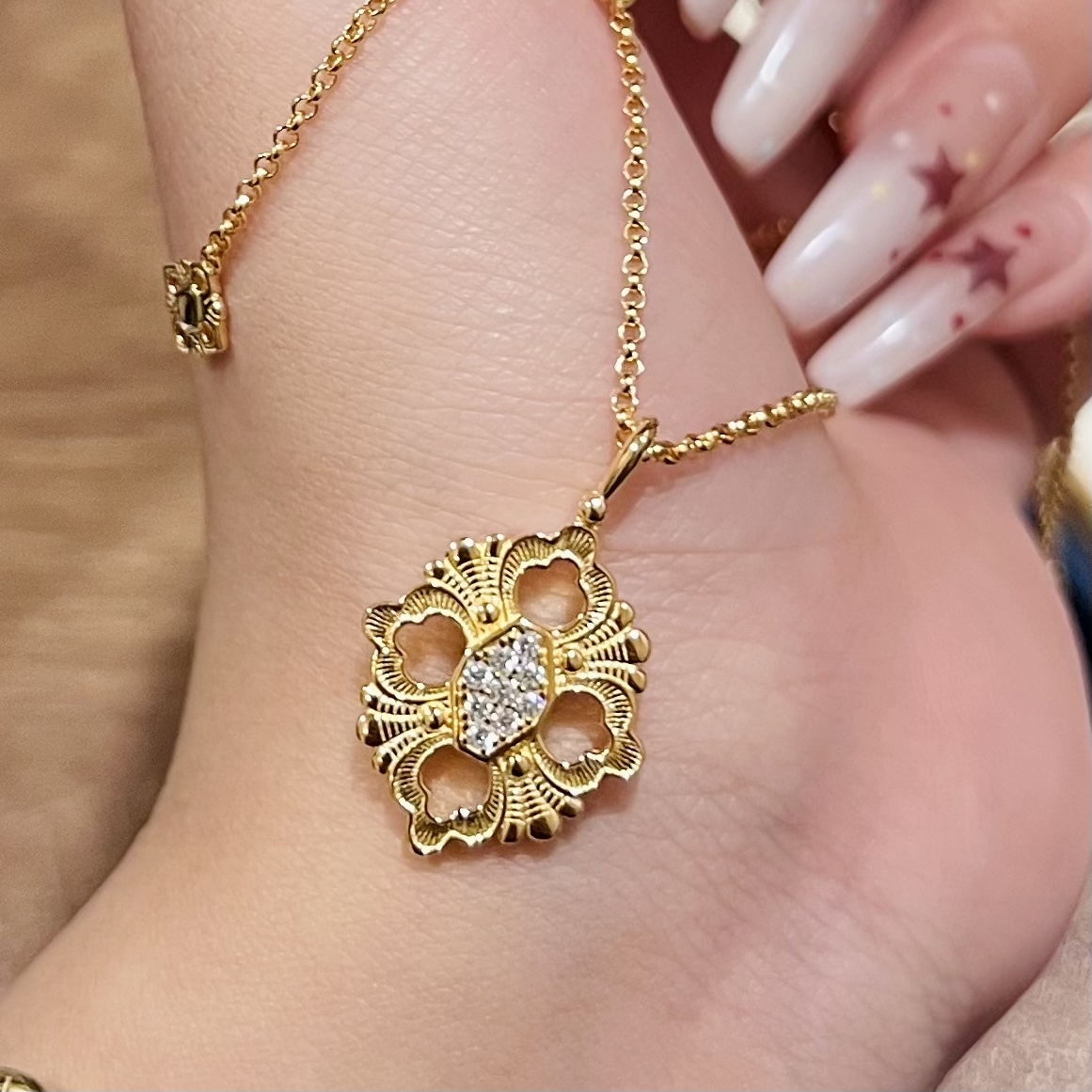 
A5118  👑布契拉提 新款 复古歌剧院布契风中古风 四叶草 项链 白金色镂空设计 高级意大利宫庭风