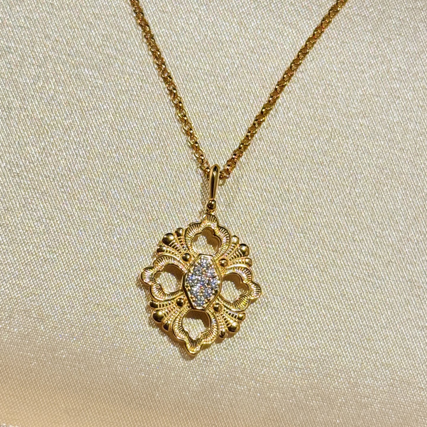 
A5118  👑布契拉提 新款 复古歌剧院布契风中古风 四叶草 项链 白金色镂空设计 高级意大利宫庭风