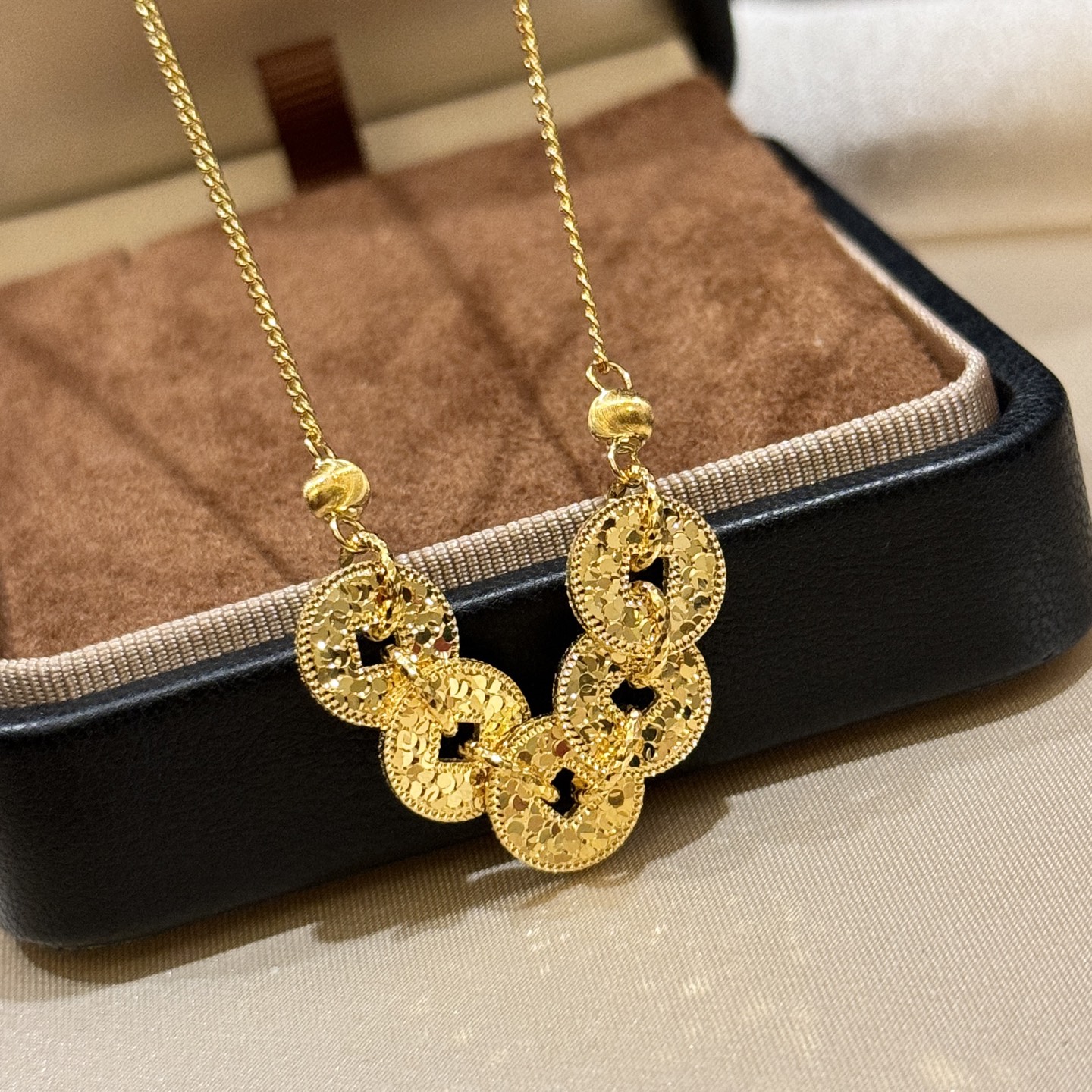 
A5699 👑 古法黄金工艺 《财源滚滚》新中式碎碎冰古法黄金五帝钱 铜钱项链 高级感拉伸可调节 通体
