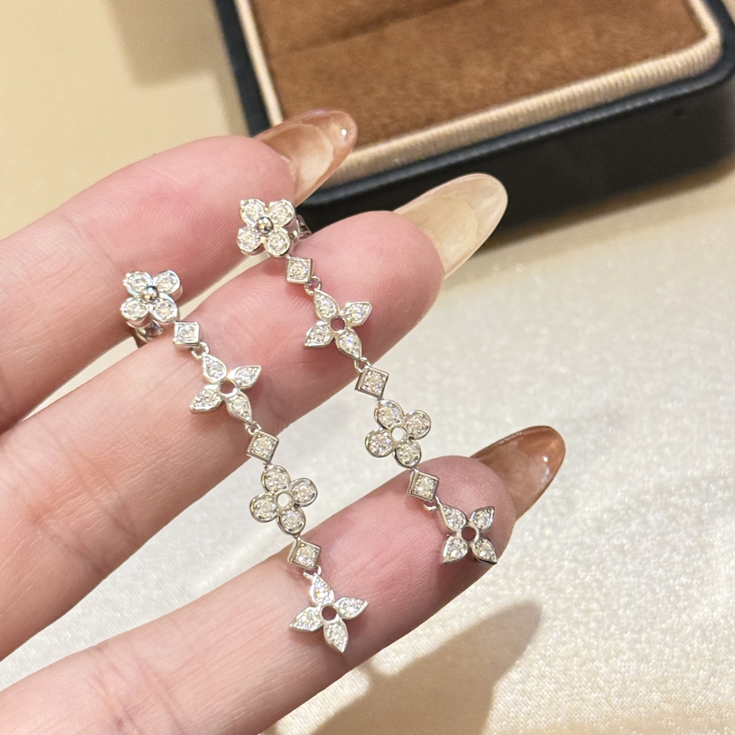 
A5264  👑 隆重登场 经典 四花 花卉 满钻 四叶草 耳钉 进口s925纯银材质电镀厚金配搭进口