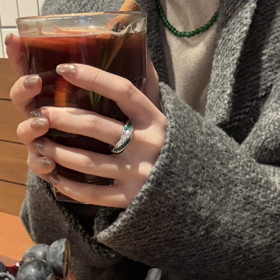  
A5739 👑 独立设计师 🆕款 三排螺纹 旋转 珐琅 戒指 一直是简约时尚界的标杆大胆的设计 百看