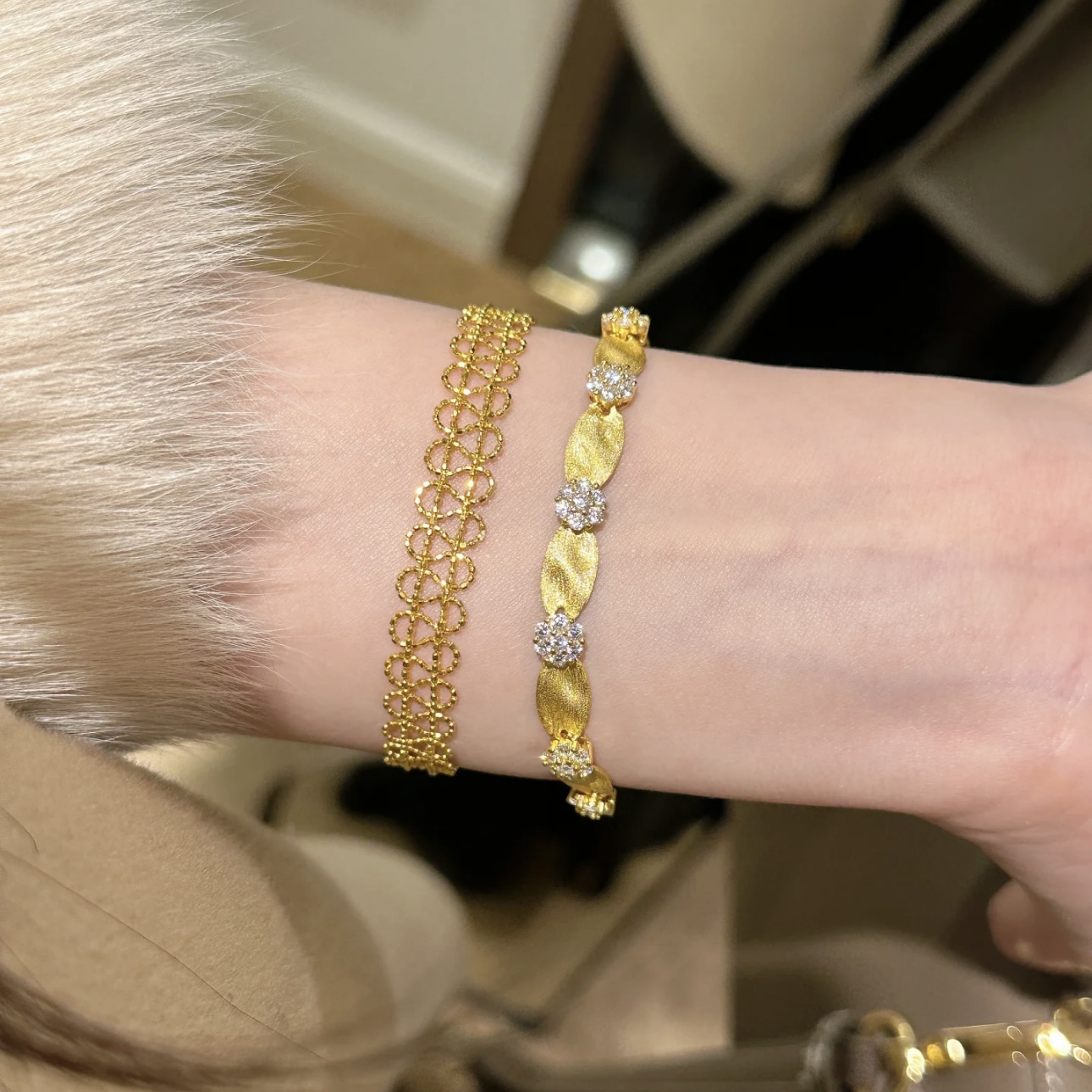 
A5818 👑 意大利 中古风 金色拉丝花朵绸带 手链 法式复古高级感精致轻奢饰品 老师傅手工拉丝 一