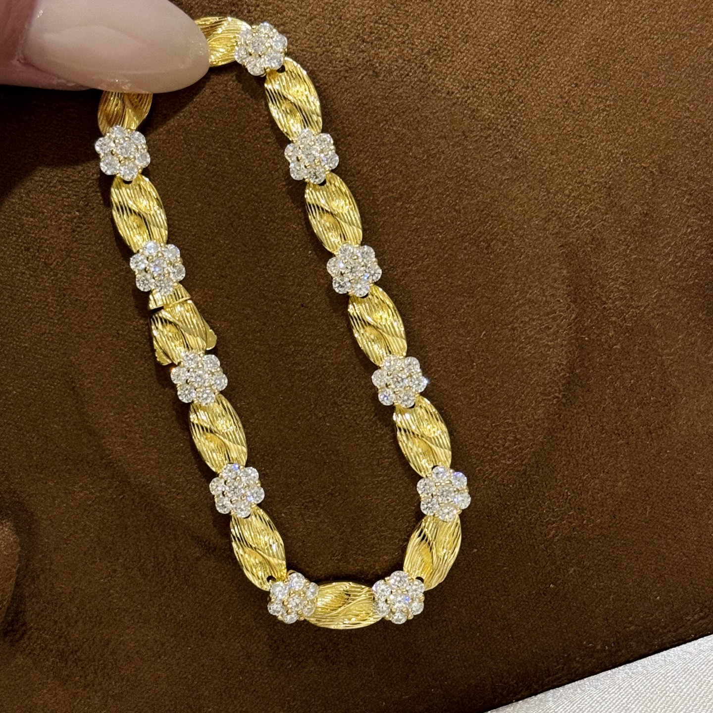 
A5818 👑 意大利 中古风 金色拉丝花朵绸带 手链 法式复古高级感精致轻奢饰品 老师傅手工拉丝 一