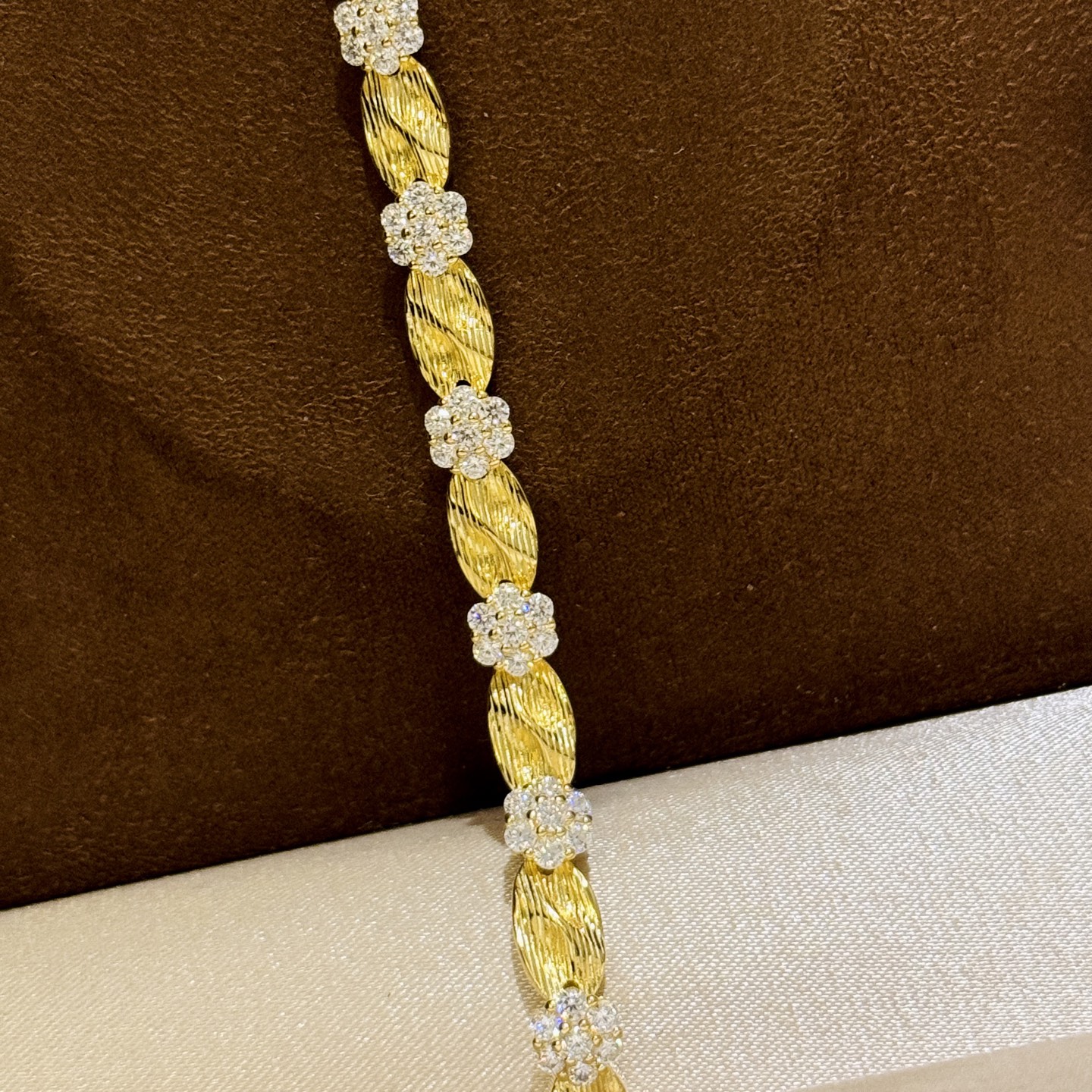 
A5818 👑 意大利 中古风 金色拉丝花朵绸带 手链 法式复古高级感精致轻奢饰品 老师傅手工拉丝 一