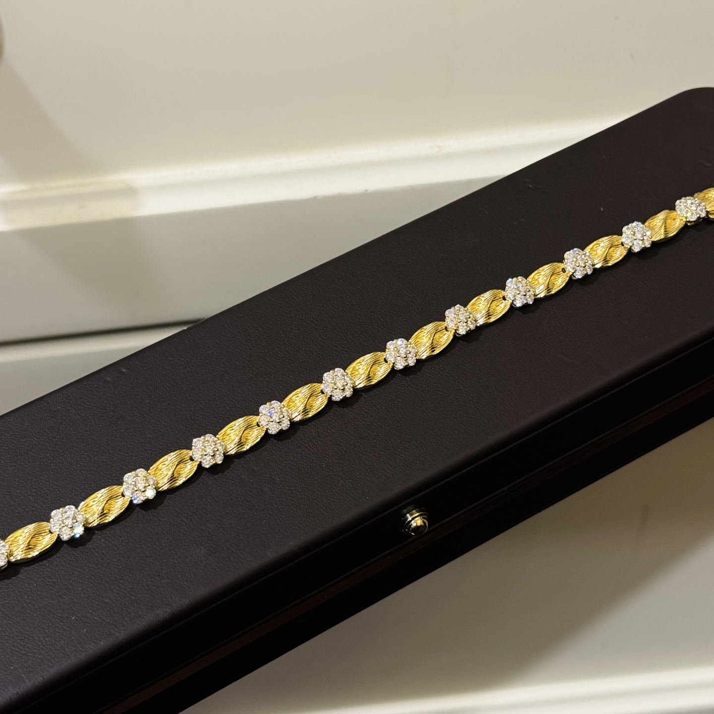 
A5818 👑 意大利 中古风 金色拉丝花朵绸带 手链 法式复古高级感精致轻奢饰品 老师傅手工拉丝 一