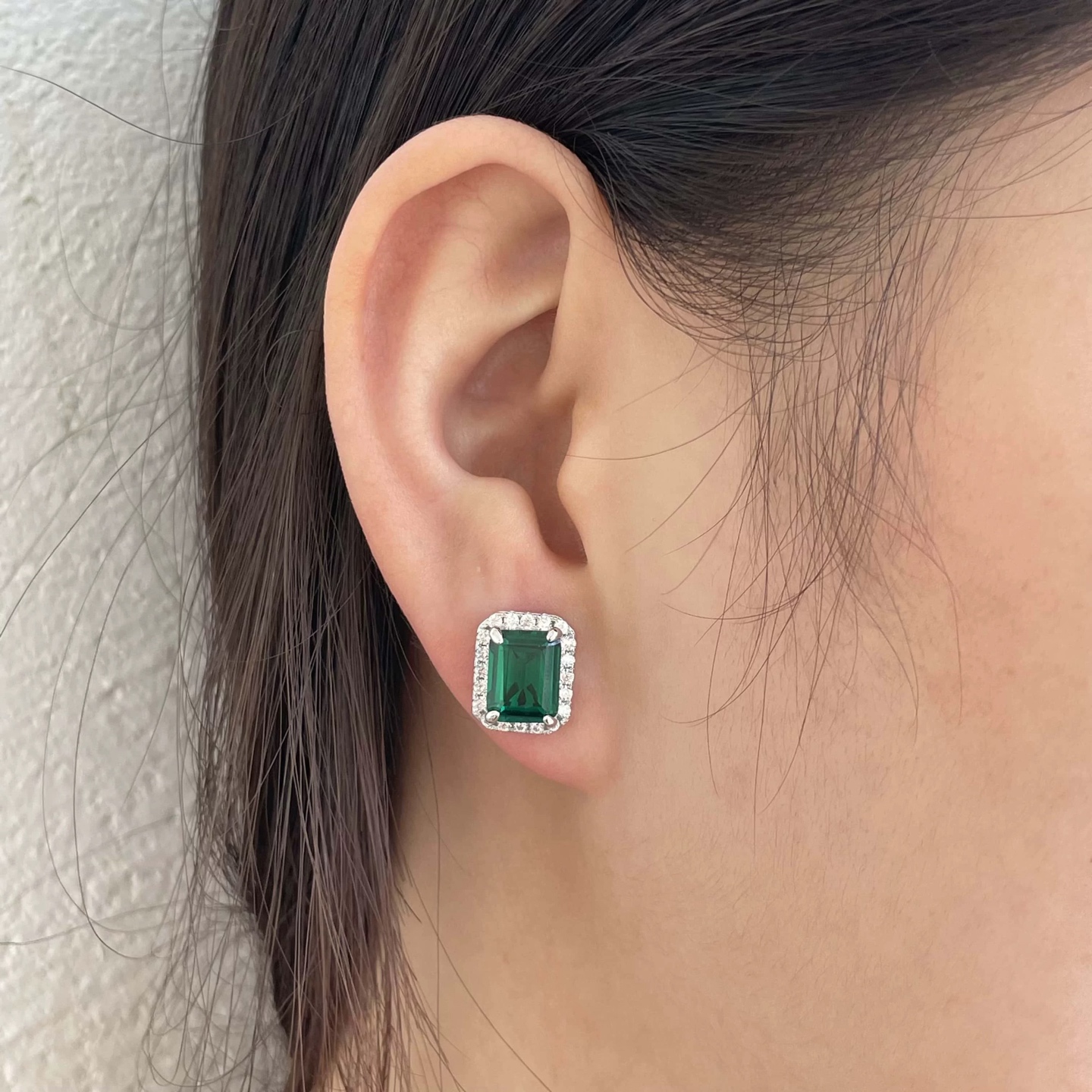 
A5777 👑富婆系列 三克拉 祖母绿 冰糖切四爪 方钻 耳钉  用钻石的切割工艺来切割人工钻，一定要