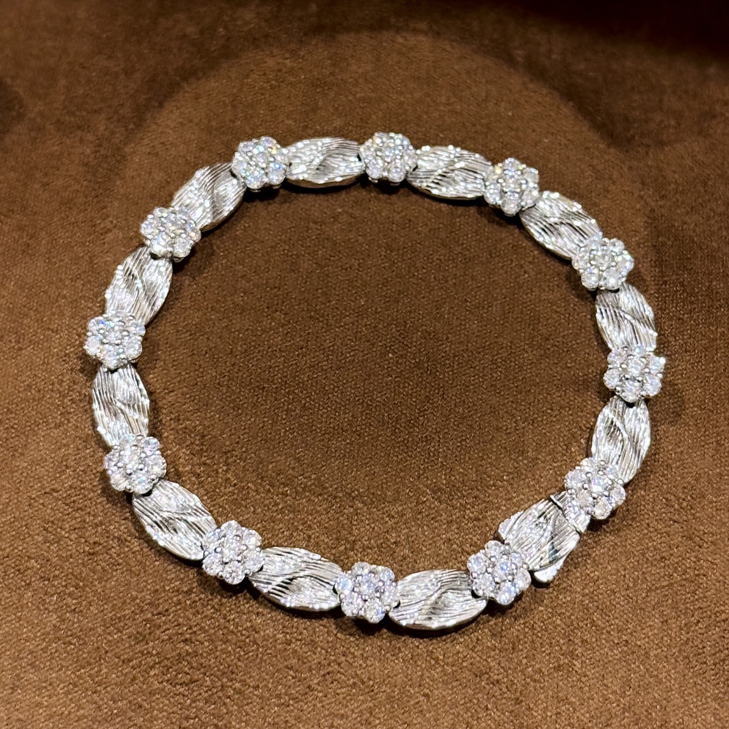 
A5818 👑 意大利 中古风 拉丝花朵绸带 手链 法式复古高级感精致轻奢饰品 老师傅手工拉丝 一节一