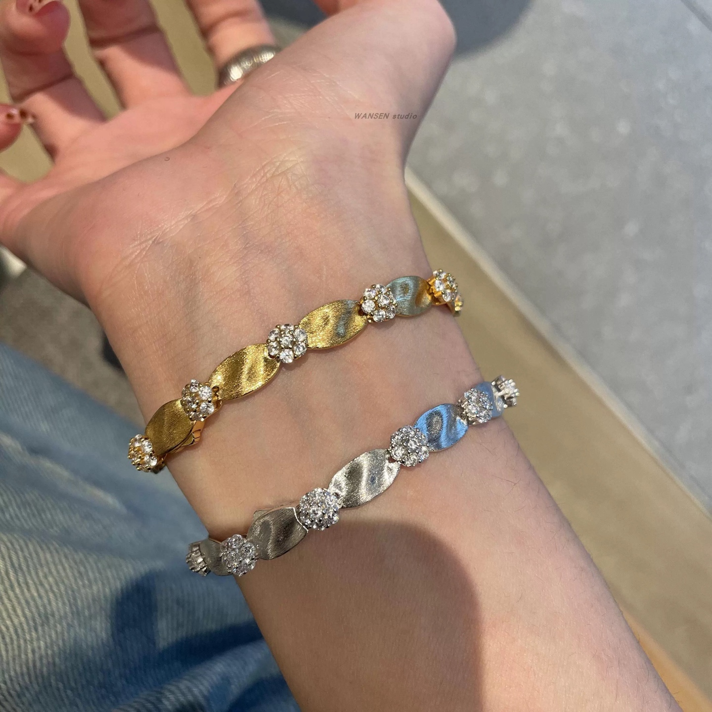 
A5818 👑 意大利 中古风 拉丝花朵绸带 手链 法式复古高级感精致轻奢饰品 老师傅手工拉丝 一节一