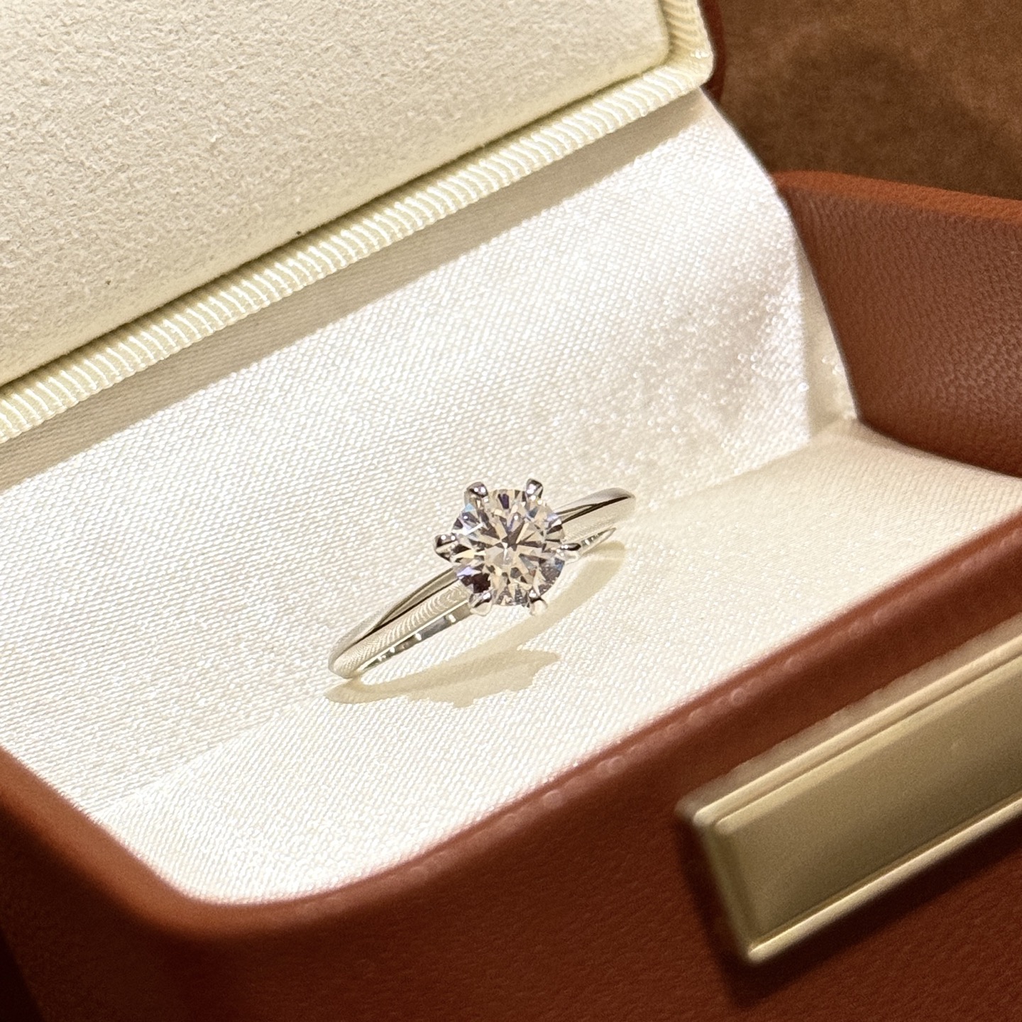
A5759  💍【仿真钻】  经典单钻 一克拉 六爪 戒指💎 S925纯银 高碳钻 顶级工艺纯银品质闪