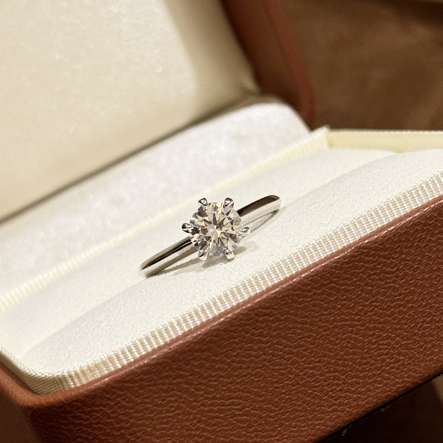 
A5759  💍【仿真钻】  经典单钻 一克拉 六爪 戒指💎 S925纯银 高碳钻 顶级工艺纯银品质闪